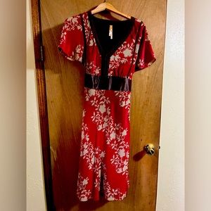 100% Silk dress with floral pattern, accent trim